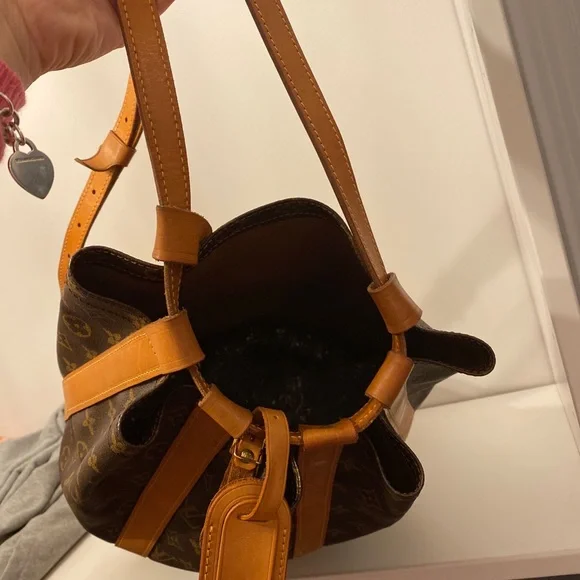 Louis Vuitton Randonnee GM backpack. - Picture 3 of 12